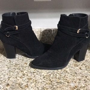 Black ShoeDazzle booties
